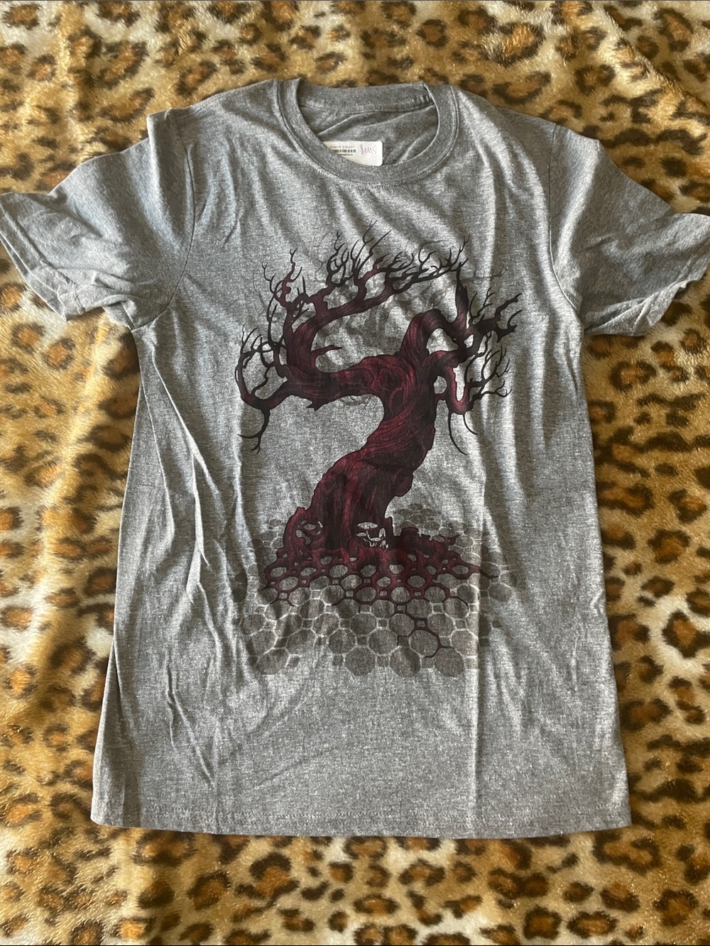 Gray Short-Sleeve Tee with Maroon Tree Graphic